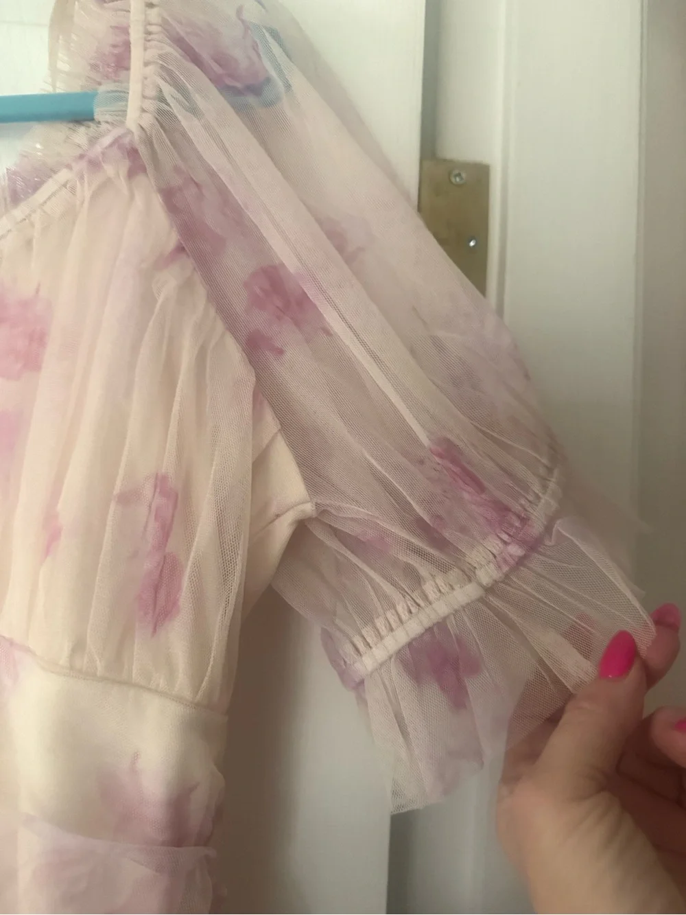 NWT Gorgeous Lined Fitted Floral Tulle Blouse with Puff Sleeves